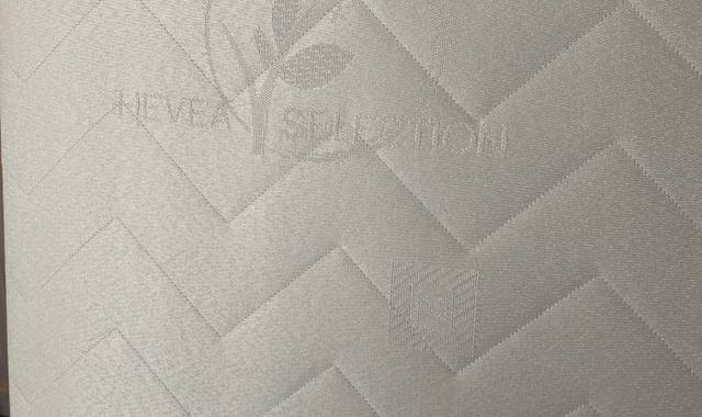 Mobilier sommier à lattes, habillage tapissier neuf 140 x 190