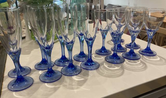 Mobilier verres à vin + Coupes de champagne