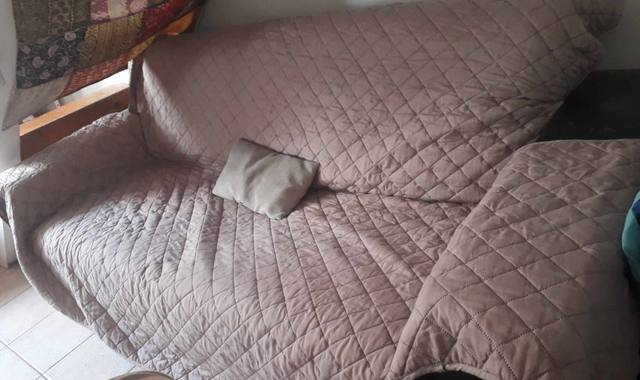 Mobilier superbe petit canapé noir