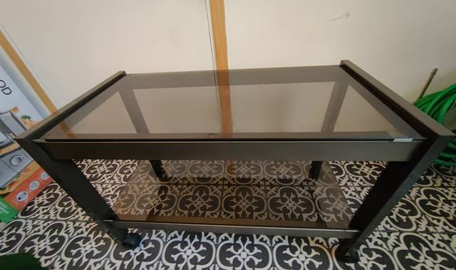 Mobilier table sur roulette