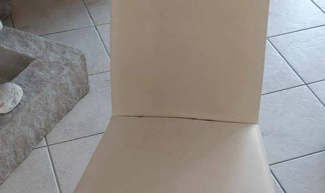 Mobilier 4 chaises blanches