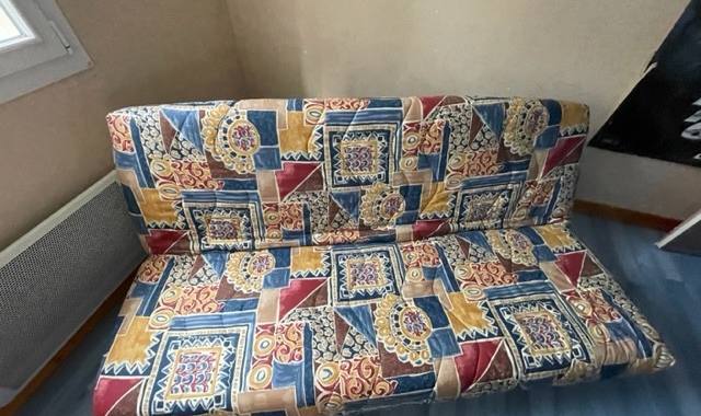 Mobilier canapé convertible tres bon état
