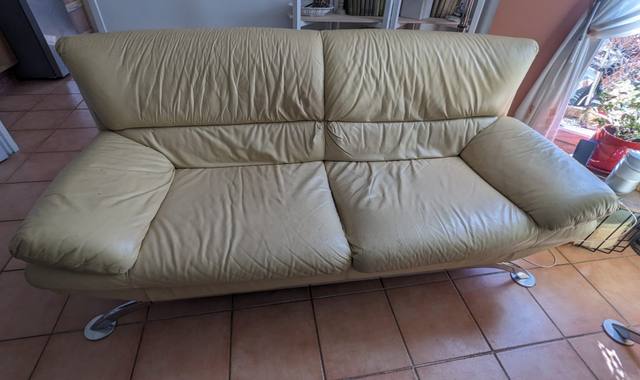 Mobilier canapé 3 places en cuir