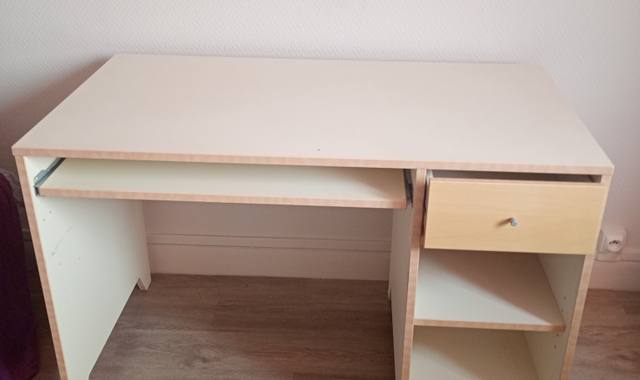 Mobilier bureau 1m10/60.