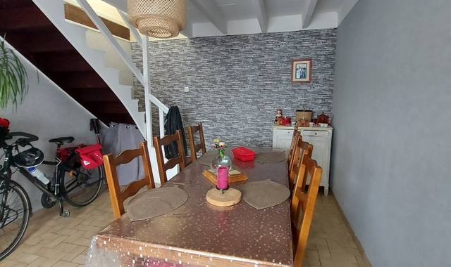 Mobilier table en chêne massif  et 6 chaises