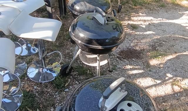 Mobilier barbecue à charbon