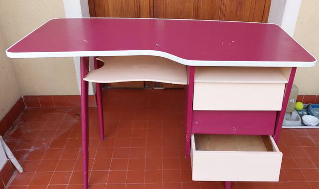 Mobilier bureau en bon état pour adulte ou enfant