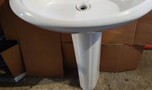 Mobilier lavabo avec colonne blancs