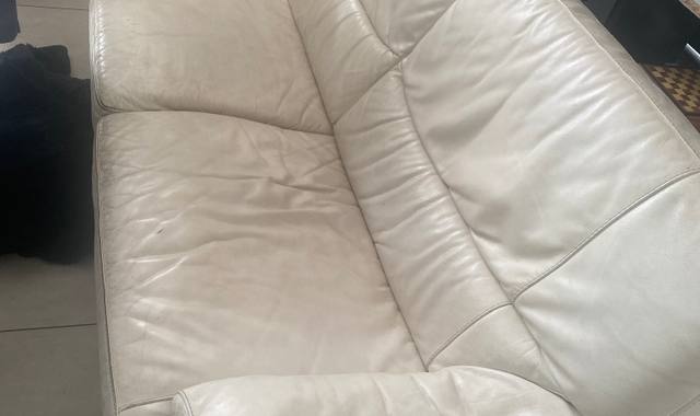Mobilier 2 canapé cuir center blanc un de 2 places et l’autre de 3 places