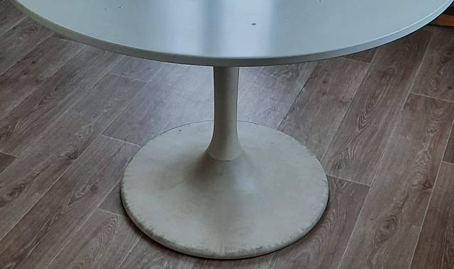 Mobilier table (initialement bureaux commerciaux et cuisine depuis)