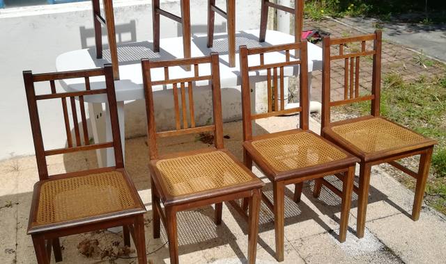 Mobilier lot de six chaises cannage à réparer