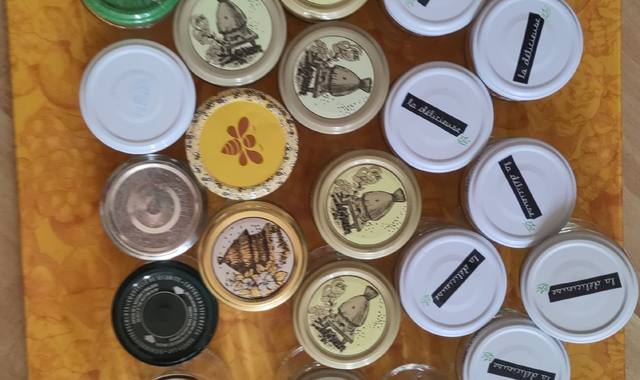 Mobilier petits pots en verre, couvercle en métal