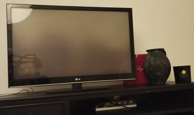 Mobilier téléviseur+meuble tv+ tapis ikea en excellents états