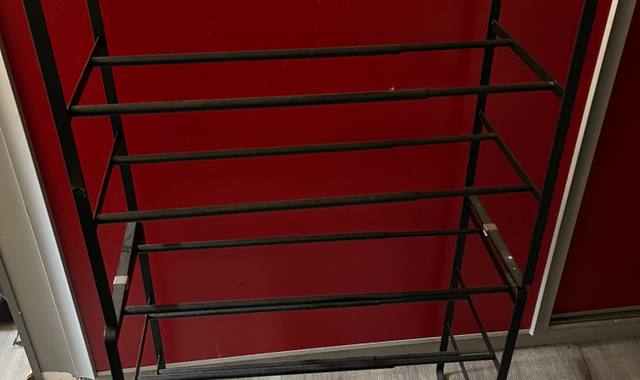 Mobilier porte chaussures neuf en métal