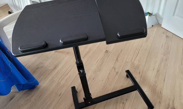 Mobilier 19 tables mobiles pour ordinateurs