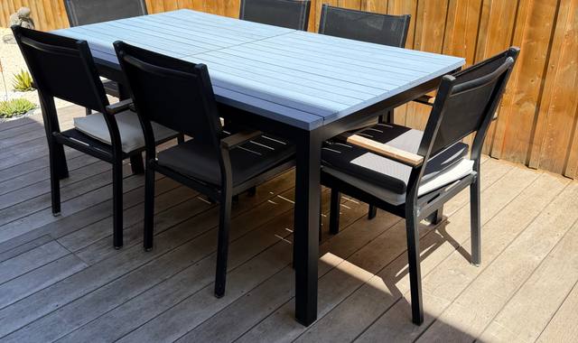 Mobilier table+chaises extérieur