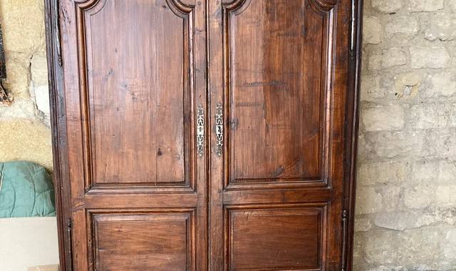 Mobilier je donne 2 armoires en bois anciennes