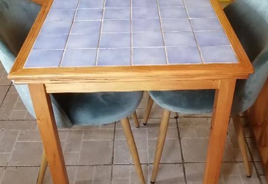 Mobilier table carrelée