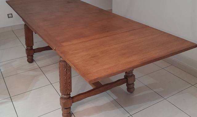 Mobilier une table et 4 chaises