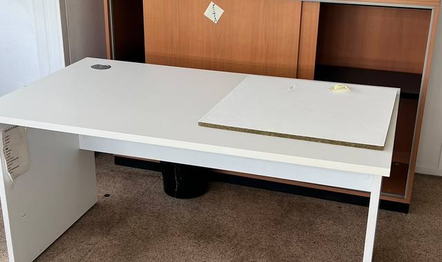 Mobilier table de bureau et meuble