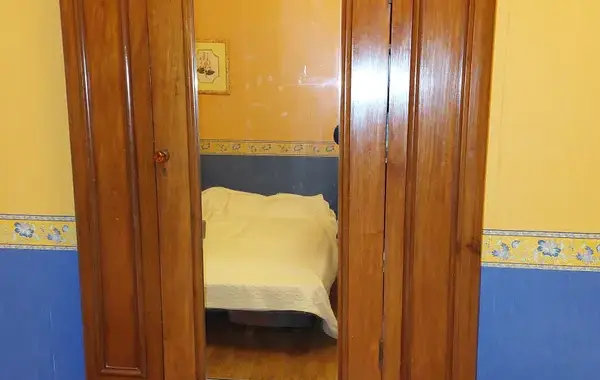 Mobilier armoire penderie avec glace à Rennes