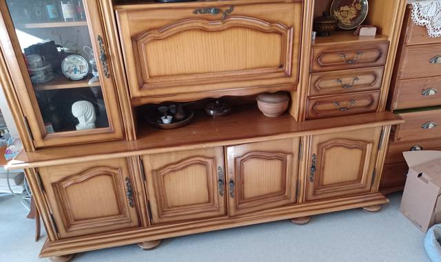 Mobilier urgent-Cause déménagement-Donne buffet bois massif-très bon état