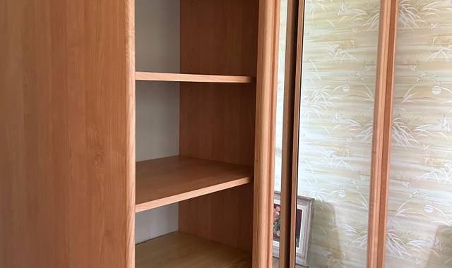 Mobilier je donne une grande armoire