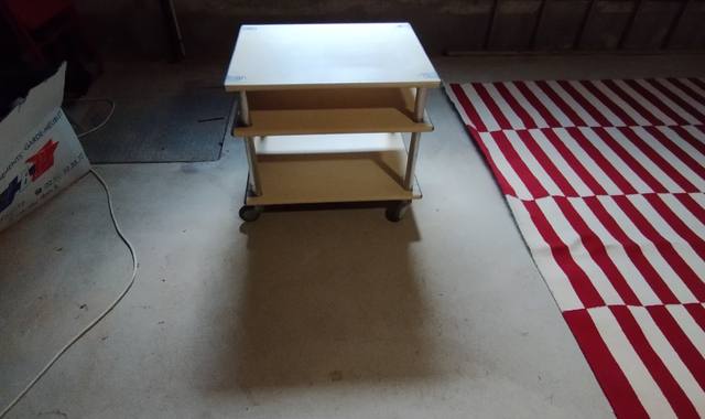 Mobilier meuble sur roulettes