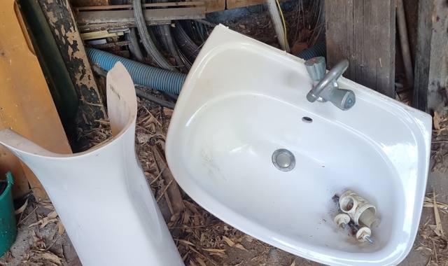 Mobilier lavabo en bon état
