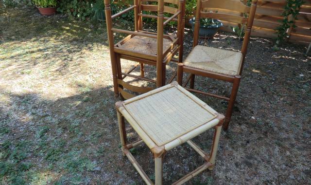 Mobilier chaise. petite table