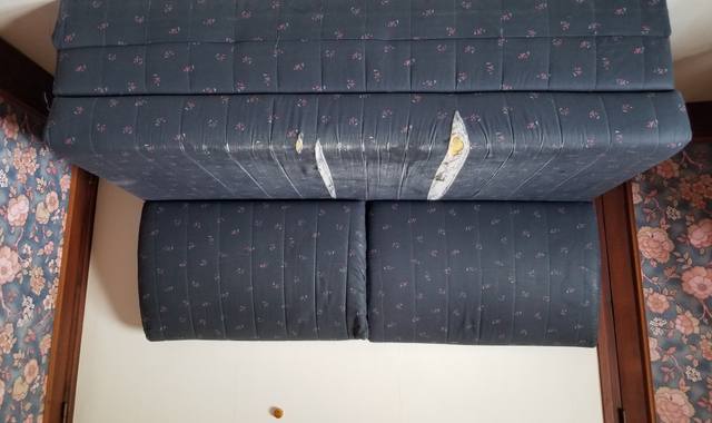 Mobilier banquette 2 places lit d'appoint.