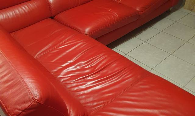 Mobilier un canapé.  Bon état