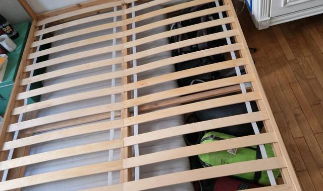 Mobilier somier de lit en bois 140 x 200