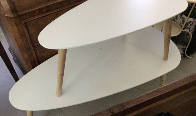 Mobilier deux tables gigogne blanches pieds en bois