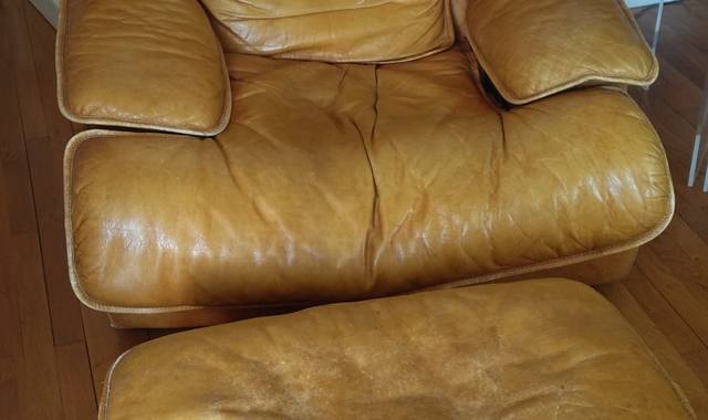 Mobilier fauteuil cuir et son repose-pieds