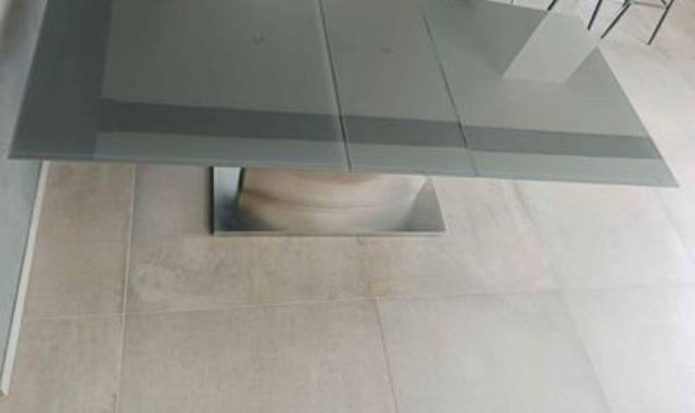 Mobilier table pieds centrale très bon état