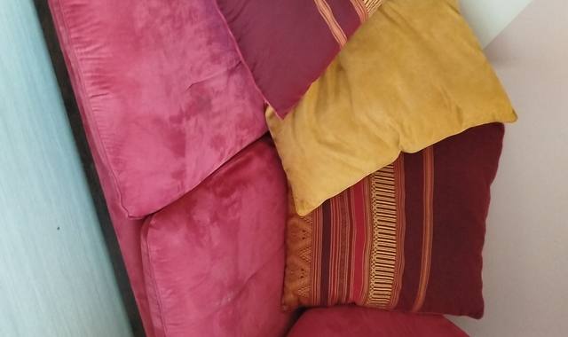 Mobilier canapé rouge 2 places