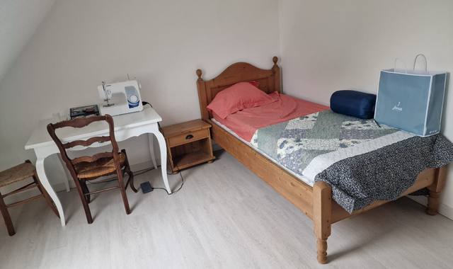 Mobilier lit une personne en bois