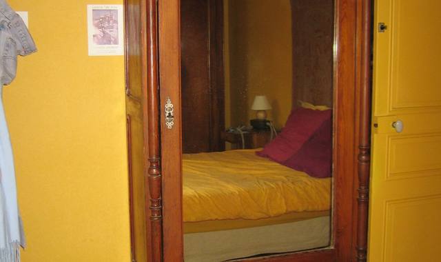 Mobilier armoire à glace ancienne. 4 étagères, un grand tiroir, dimensions: 210/95/47.