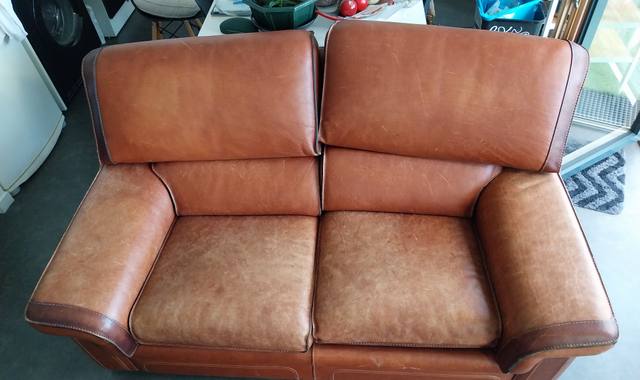 Mobilier canape en cuir bon état