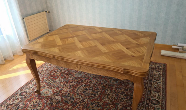 Mobilier table de cuisine en merisier
