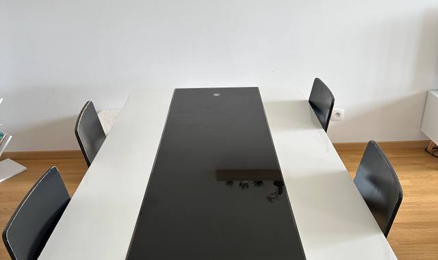 Mobilier table à manger et chaises