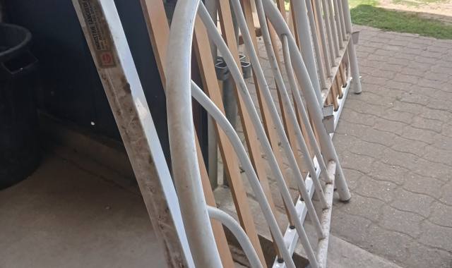 Mobilier lit blanc en fer