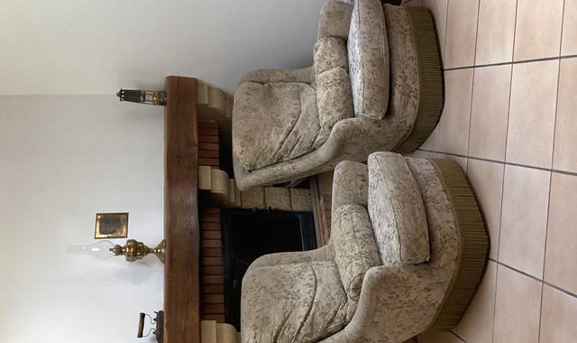 Mobilier 2 fauteuils tissu et bois