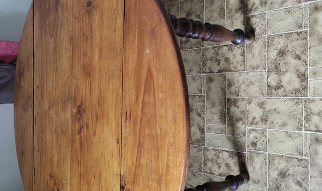 Mobilier table ronde en bois diamètre 109 cm hauteur 74 cm