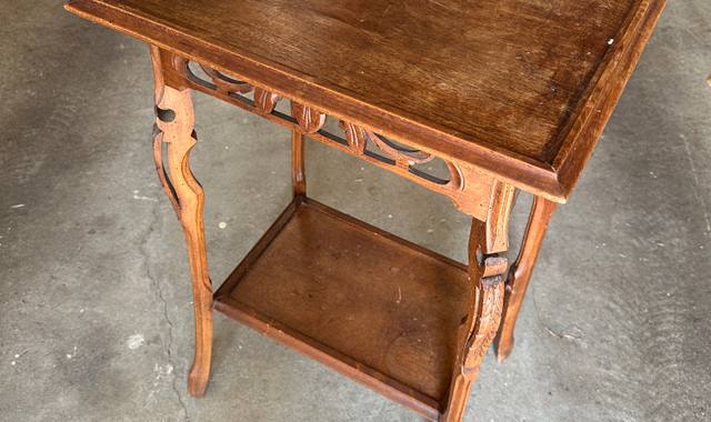 Mobilier petite table en bois