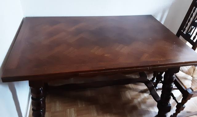 Mobilier table