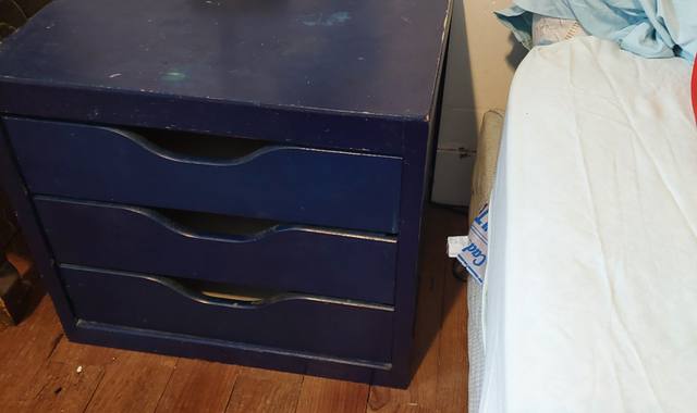 Mobilier chevet bleu tiroirs