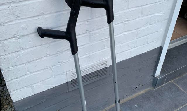 Mobilier béquilles adulte