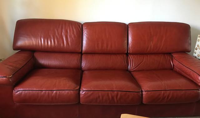 Mobilier deux canapés en très bon etat